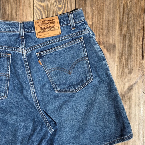 SOLD high waist Mom Shorts by Levi’s ORANGE TAB - Picture 5 of 5